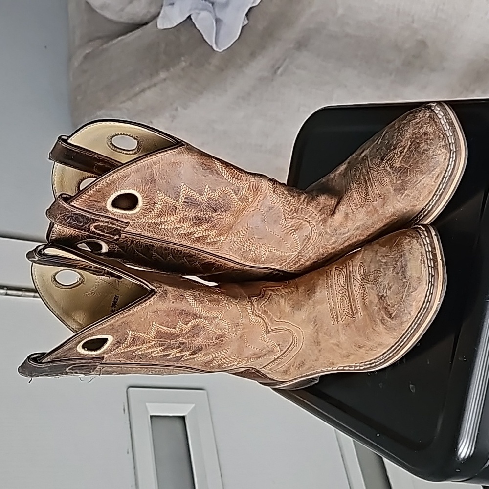 Boy size 5 boots obo